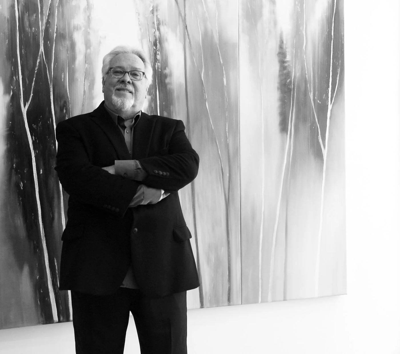 Douglass Freed in front of one of his multi-panel paintings